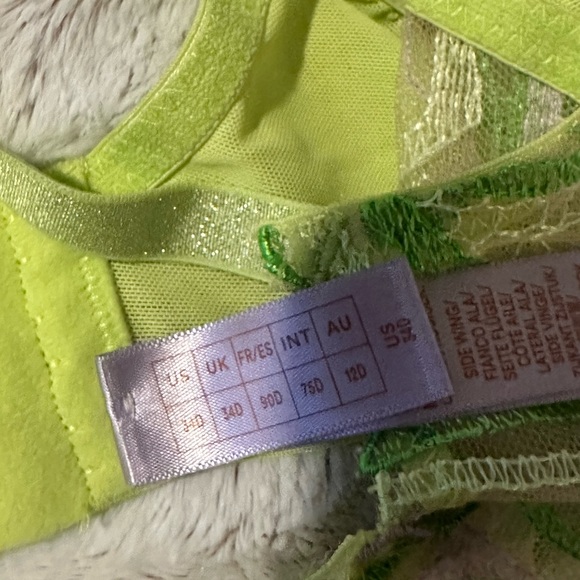 Savage x fenty SHINING STAR LACE STRING BIKINI
COLOR: LIME - Picture 3 of 4
